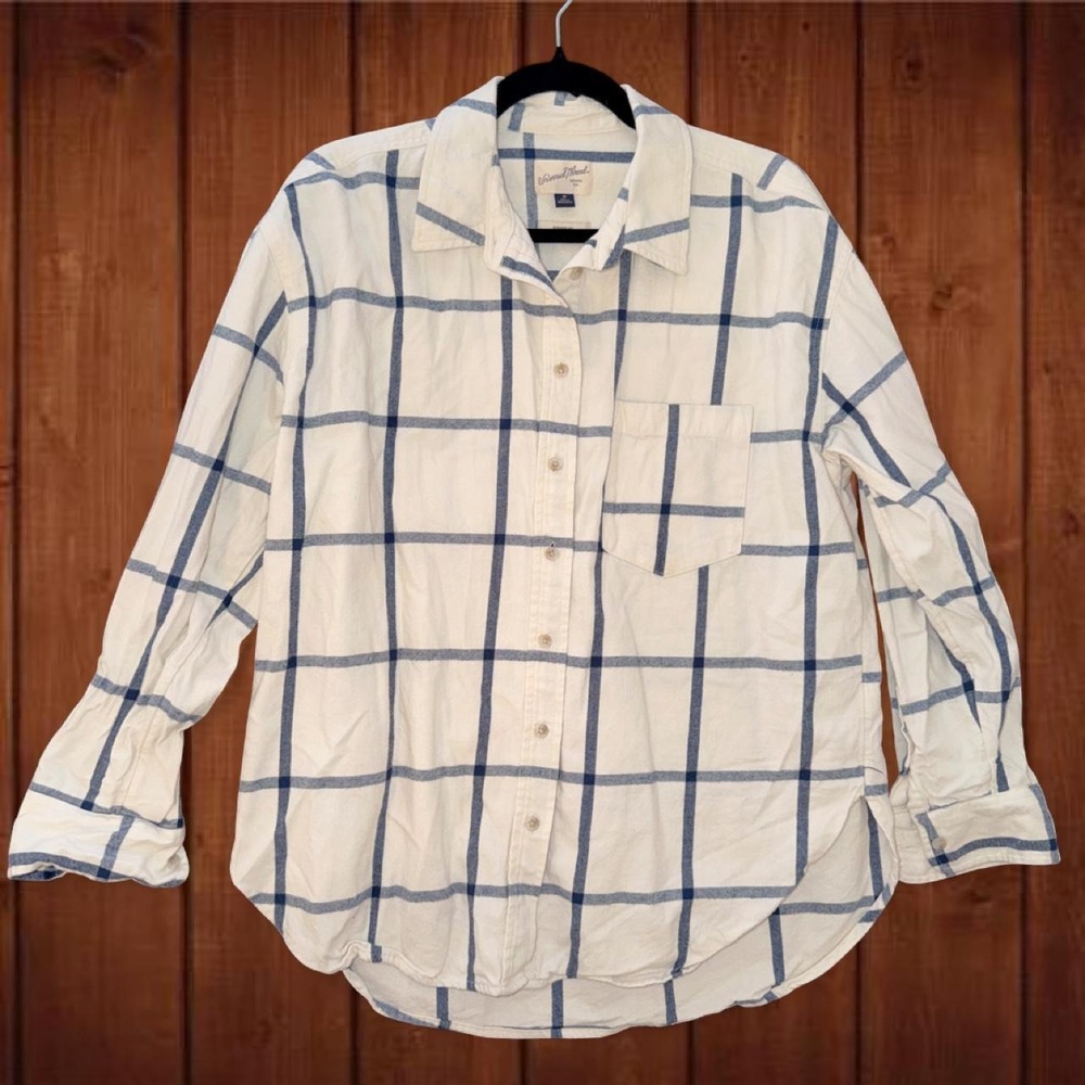 Universal Thread Women's Plaid Oversized Button Down Shirt Medium Blue White